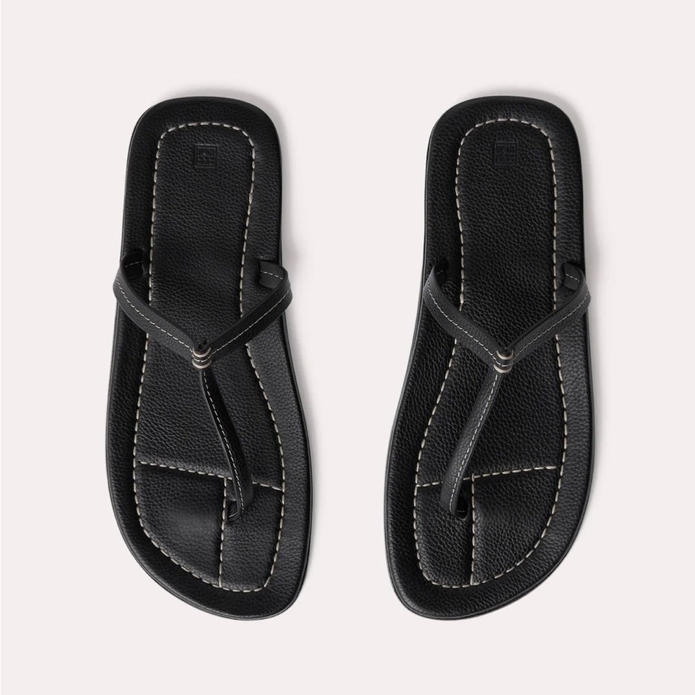 TOTEME T-strap Sandal in Black Grain Leather Size 38